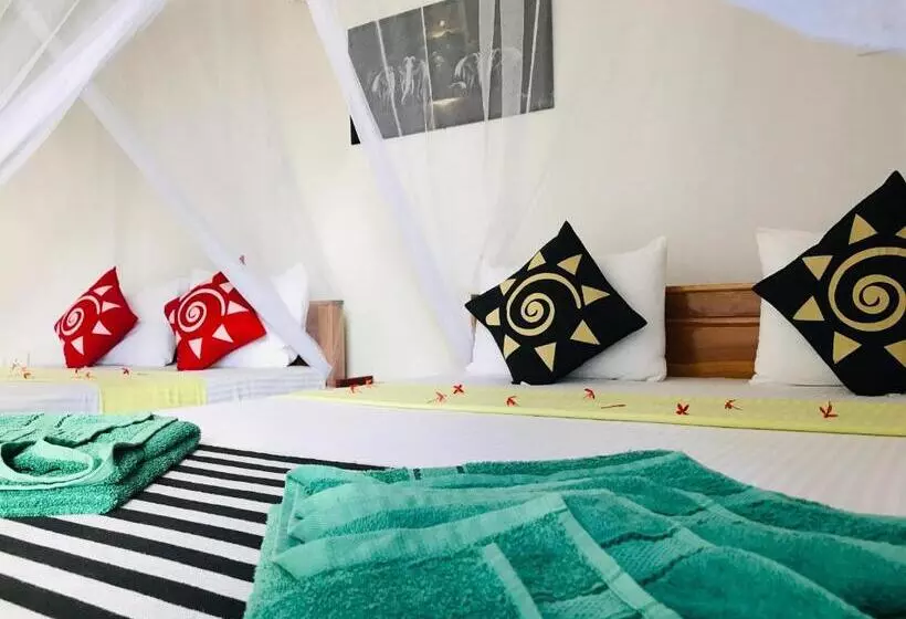 ペンション Darshani Lodge