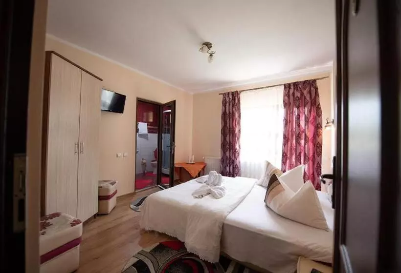 Majatalo Dupa Apa La Razvan