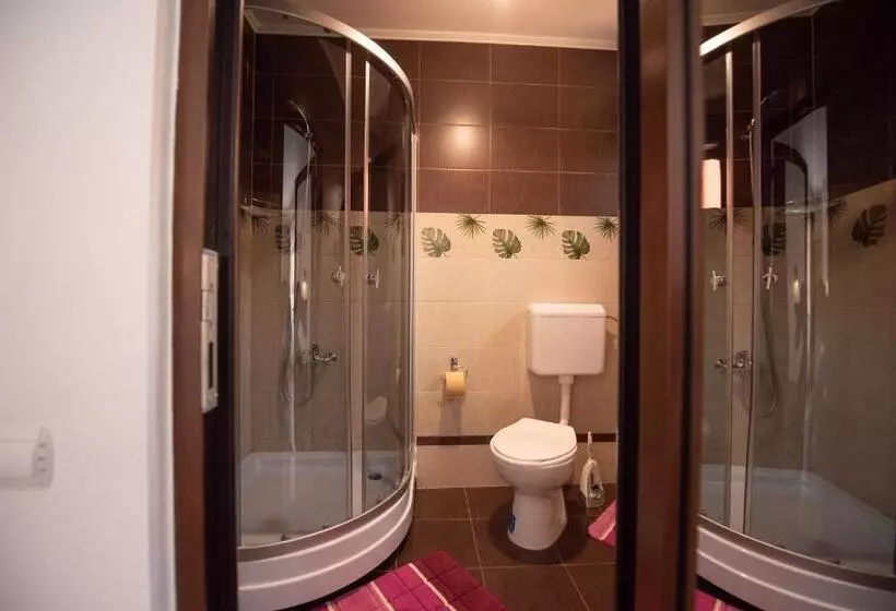 Majatalo Dupa Apa La Razvan