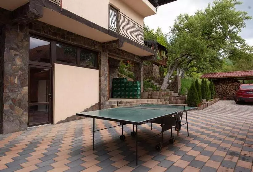 Majatalo Dupa Apa La Razvan