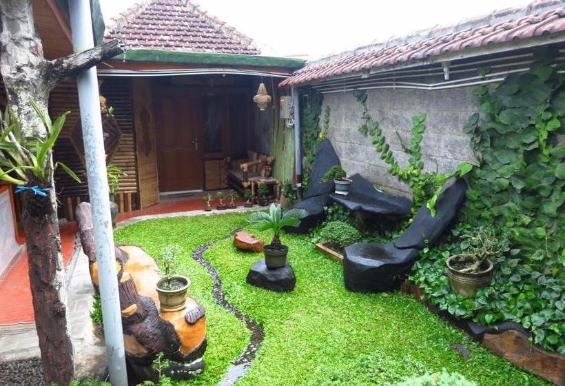 פנסיון Enny S Guest House