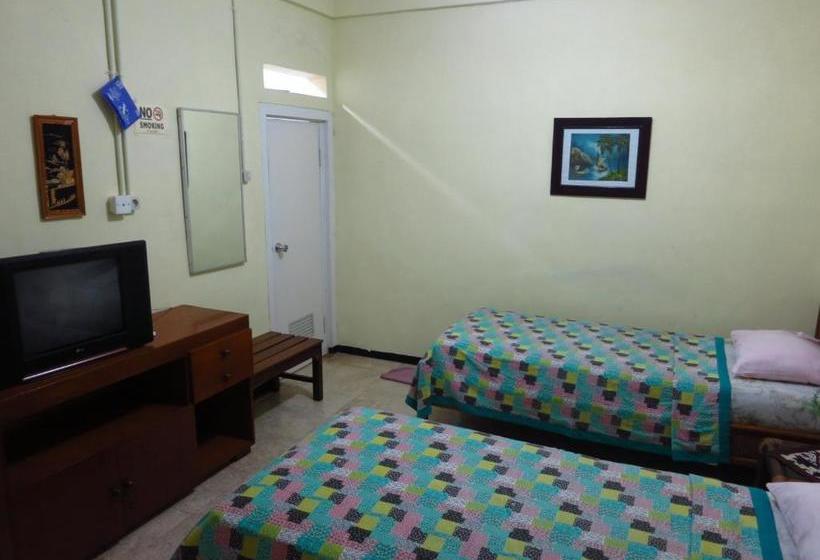 פנסיון Enny S Guest House