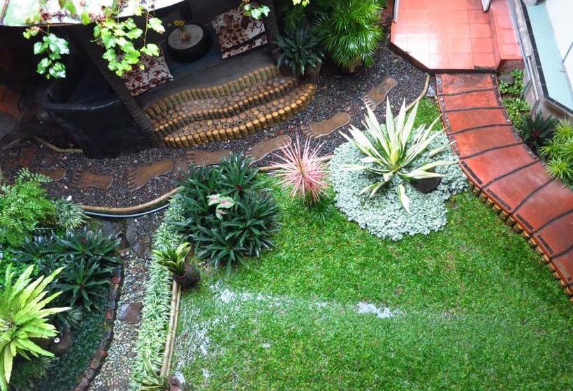 פנסיון Enny S Guest House