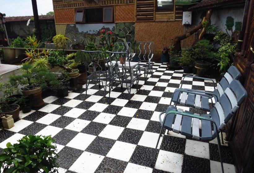 פנסיון Enny S Guest House