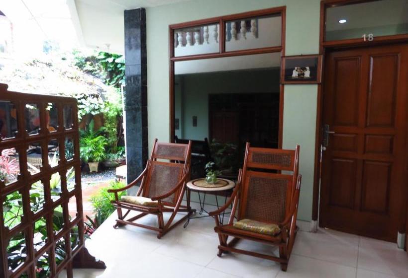 פנסיון Enny S Guest House