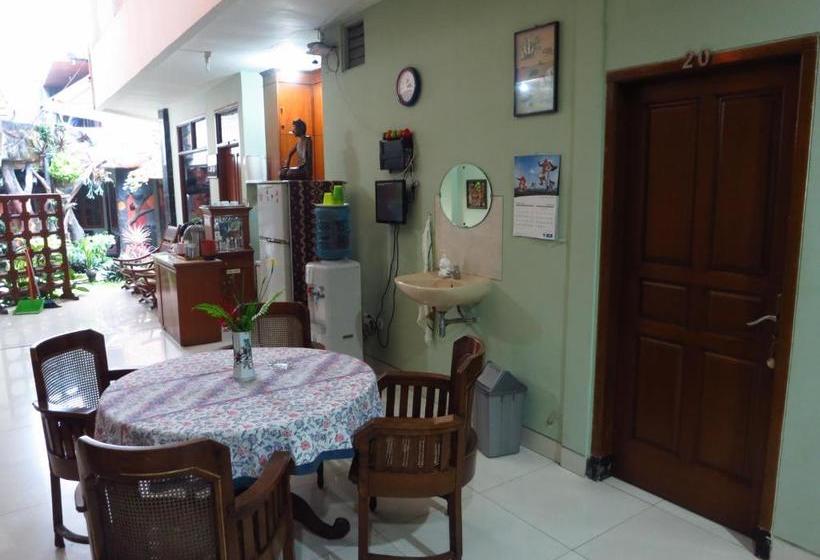 פנסיון Enny S Guest House