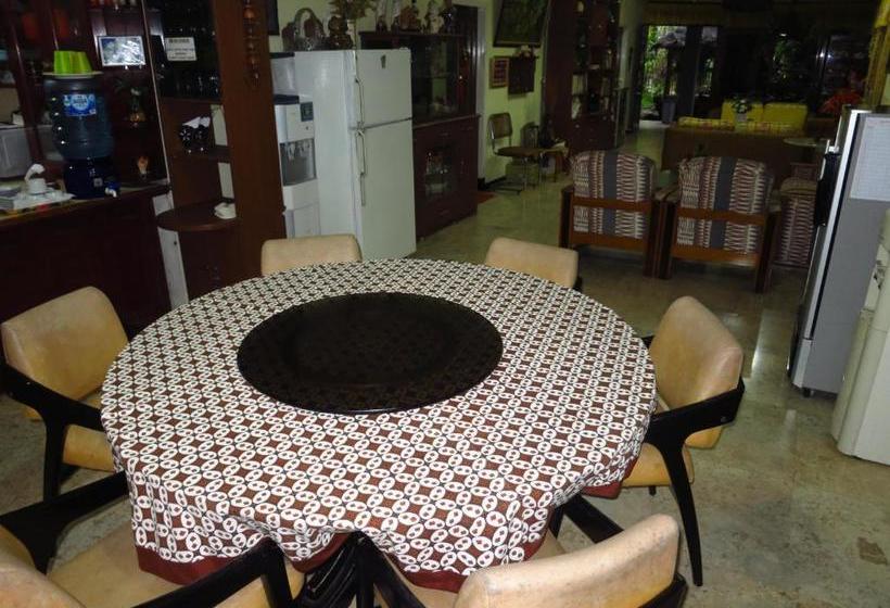 פנסיון Enny S Guest House