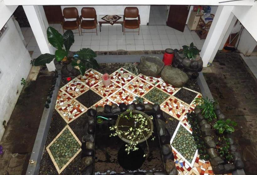 פנסיון Enny S Guest House