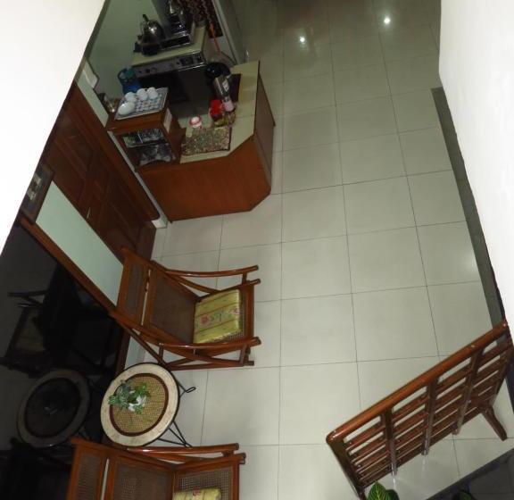 פנסיון Enny S Guest House