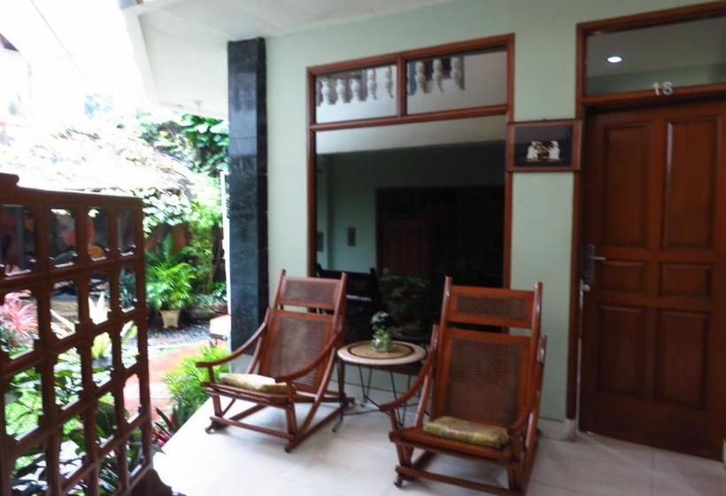 פנסיון Enny S Guest House