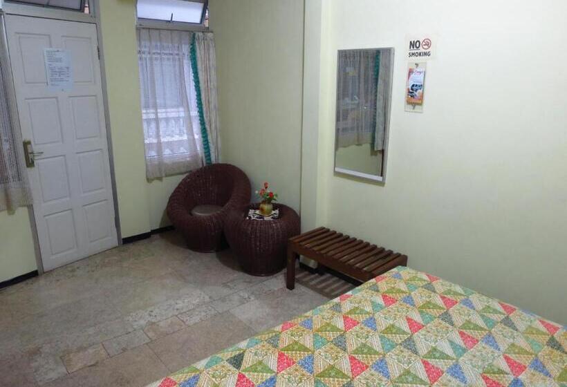 פנסיון Enny S Guest House