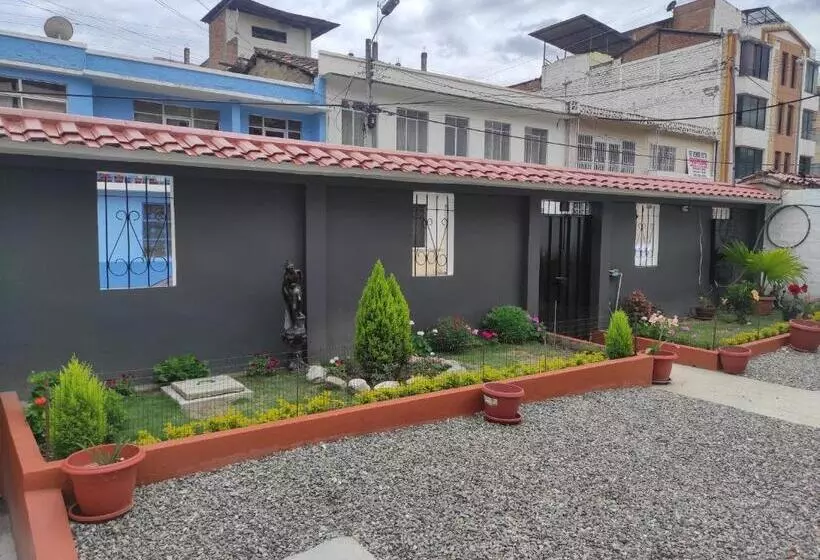 پانسیون Hostal Los Lirios