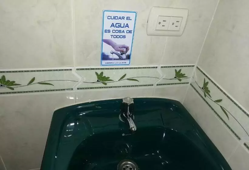 پانسیون Hostal Los Lirios