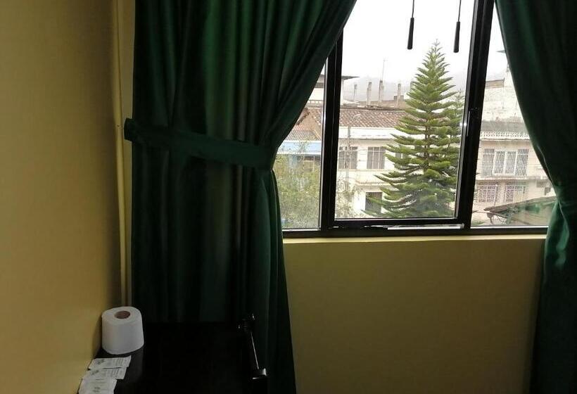 پانسیون Hostal Los Lirios