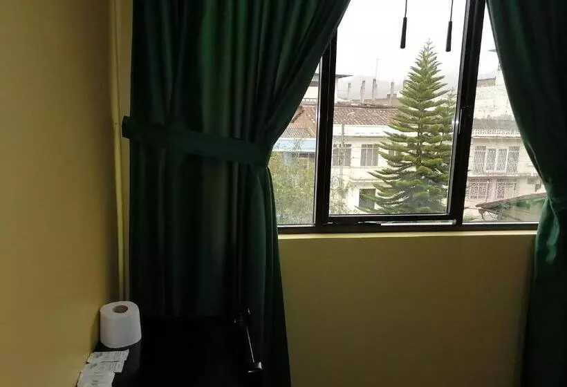 پانسیون Hostal Los Lirios
