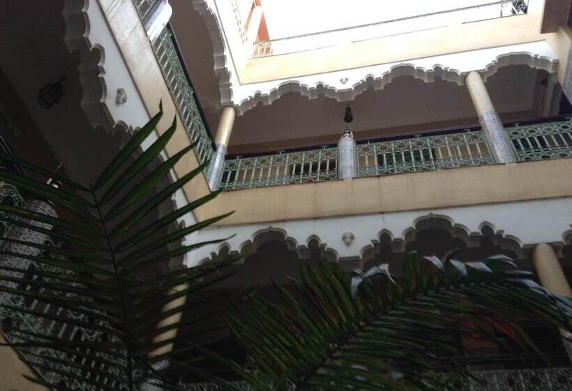 هتل Hôtel Faouzi