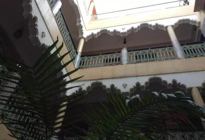 هتل Hôtel Faouzi