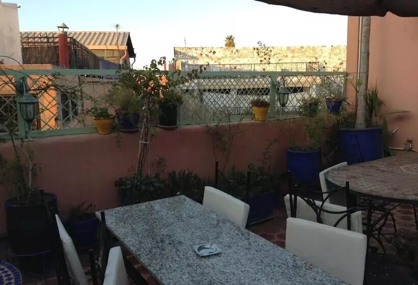 هتل Hôtel Faouzi