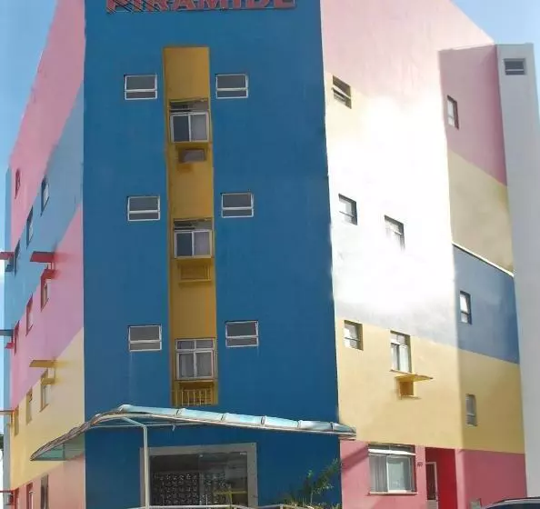 ホテル Piramide   Dois De Julho