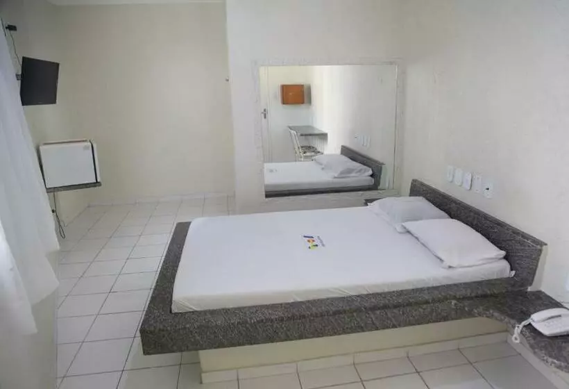 ホテル Piramide   Dois De Julho