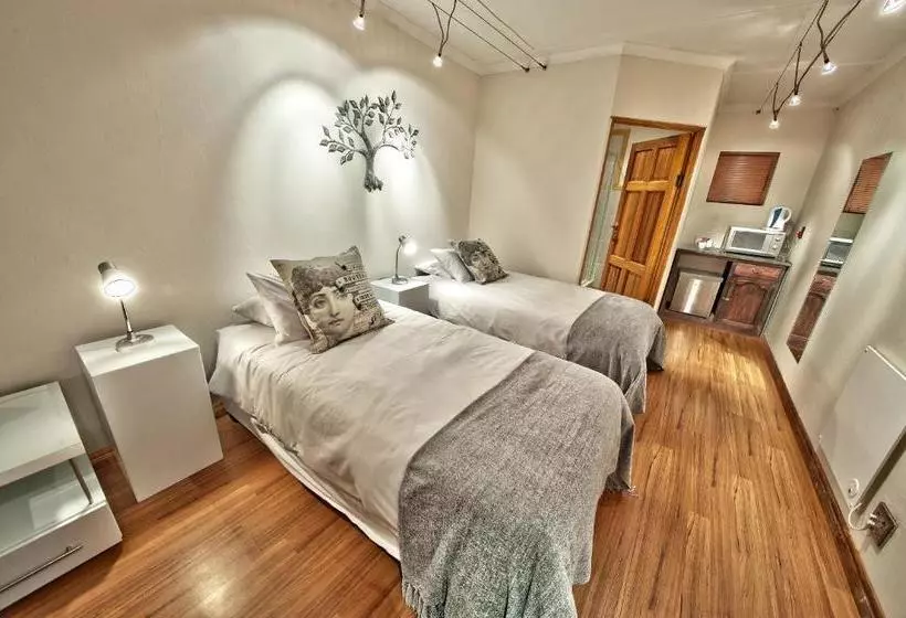 Majatalo Crisp Guest Rooms