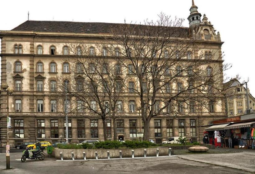 بنسيون Feodorm Apartments