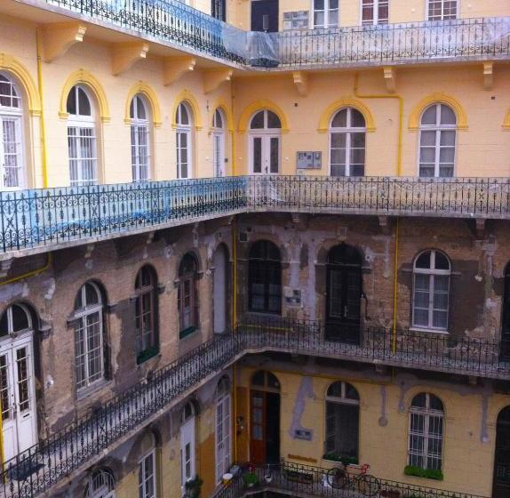 بنسيون Feodorm Apartments