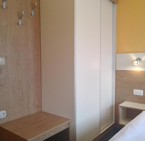 Pensão Pri štorklji