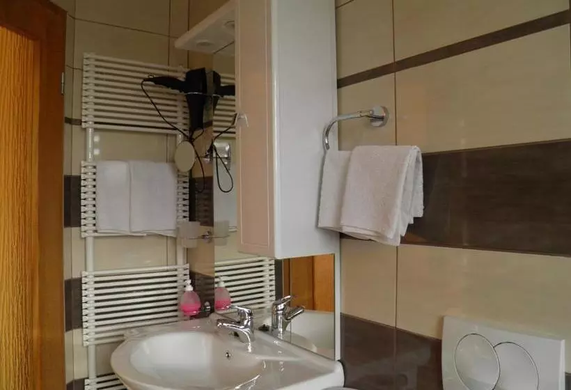 Majatalo Pri štorklji