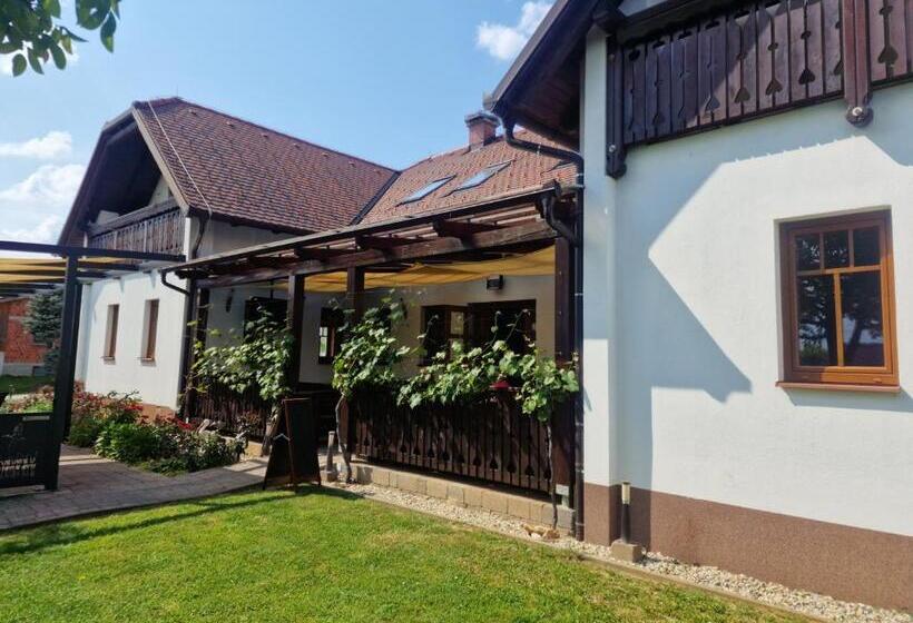 Pensão Pri štorklji