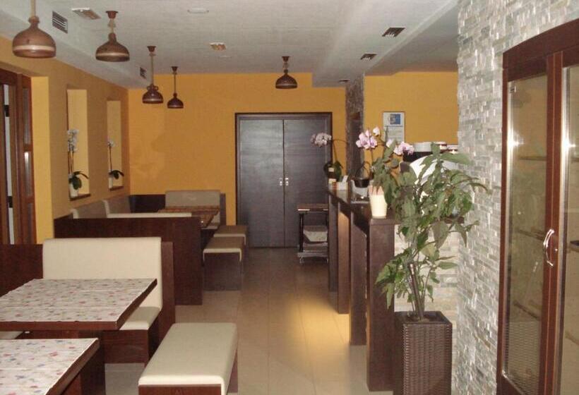 Pensão Pri štorklji