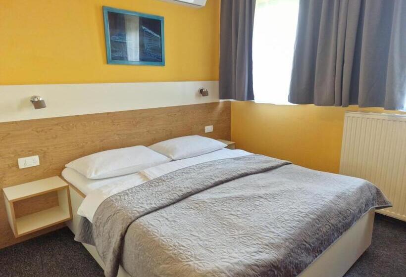 Pensão Pri štorklji