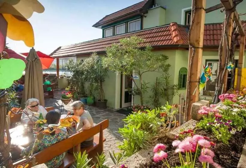 ペンション Winzerhof   Gästehaus Stöger