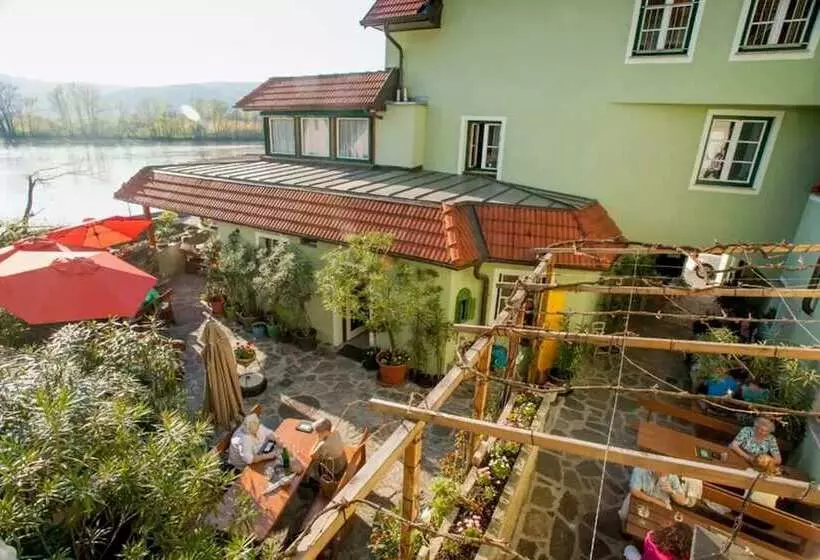 ペンション Winzerhof   Gästehaus Stöger