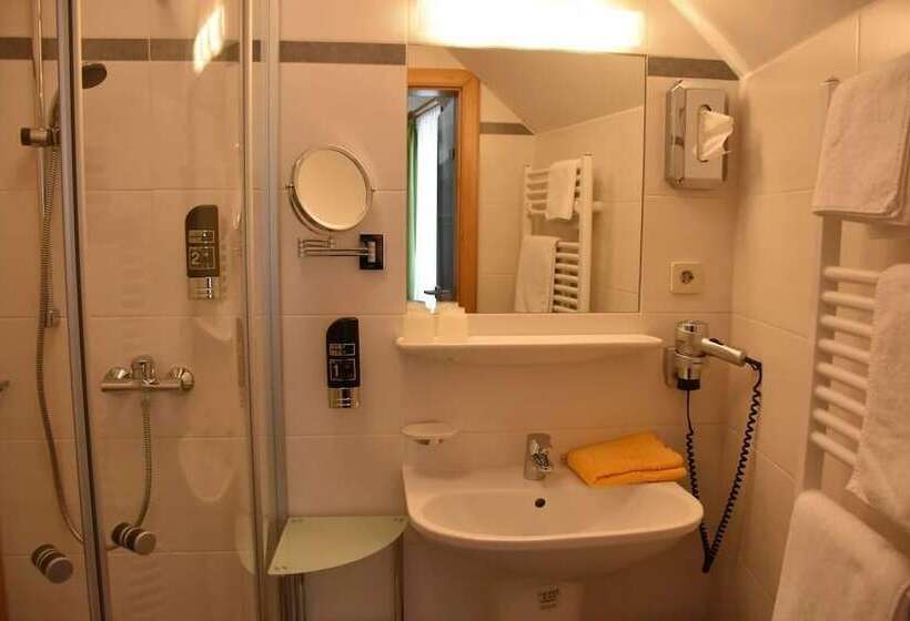 ペンション Winzerhof   Gästehaus Stöger