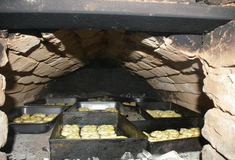 Pensiunea Crinul Alb