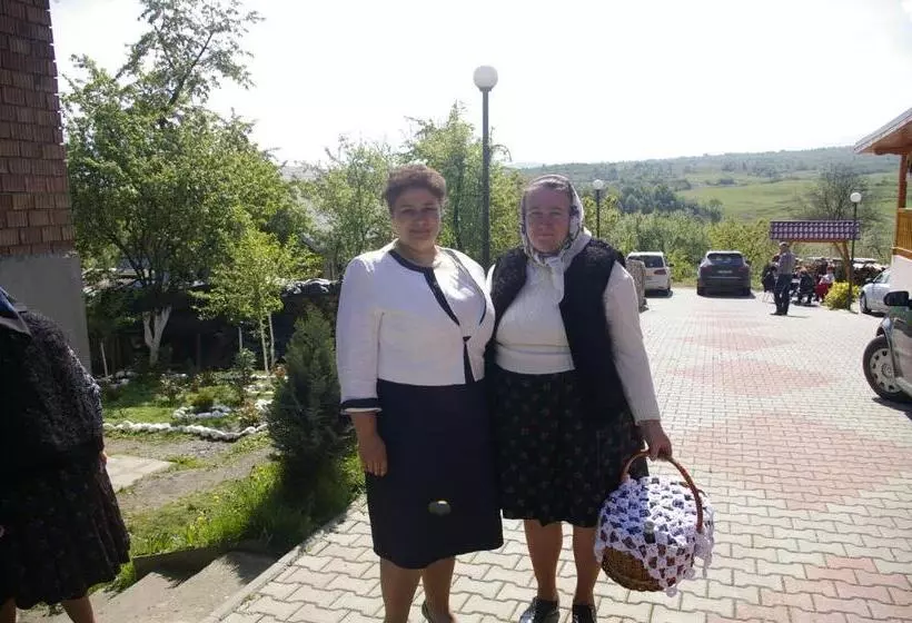 Pensiunea Crinul Alb