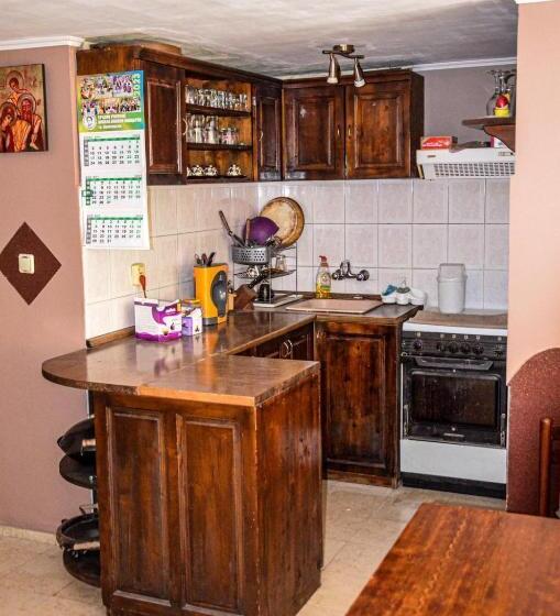 پانسیون Edelvais Guest House