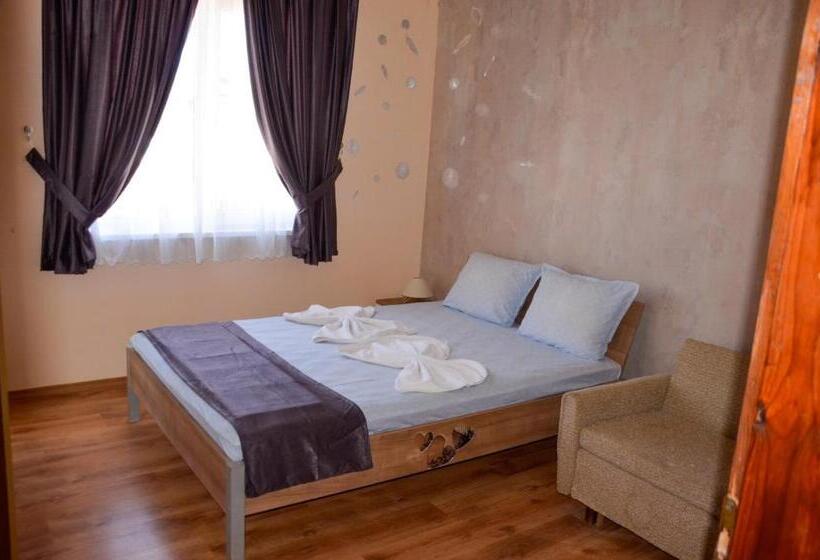 پانسیون Edelvais Guest House