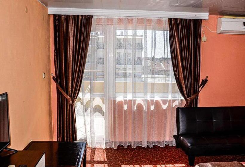 پانسیون Edelvais Guest House