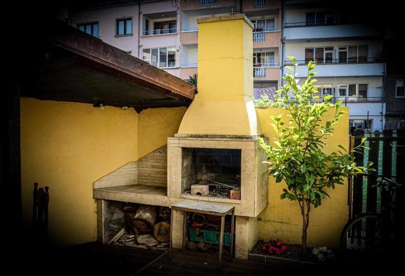 پانسیون Edelvais Guest House