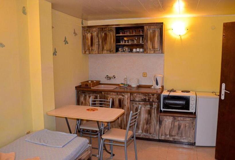 پانسیون Edelvais Guest House