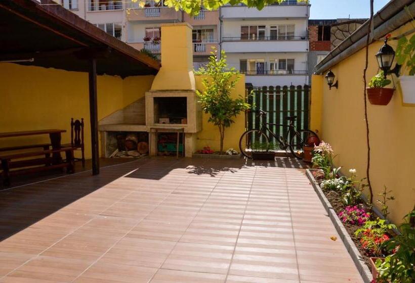 پانسیون Edelvais Guest House