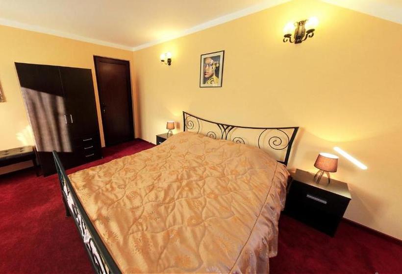 بنسيون La Storia Guest House