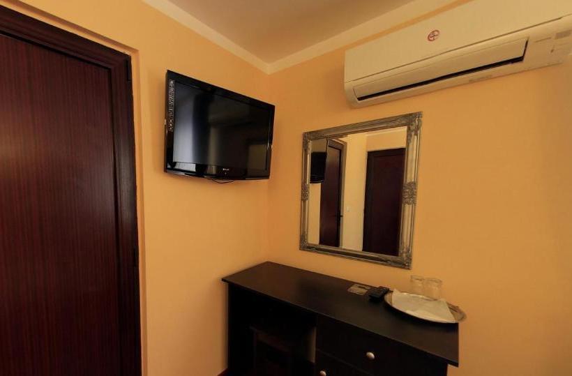 بنسيون La Storia Guest House