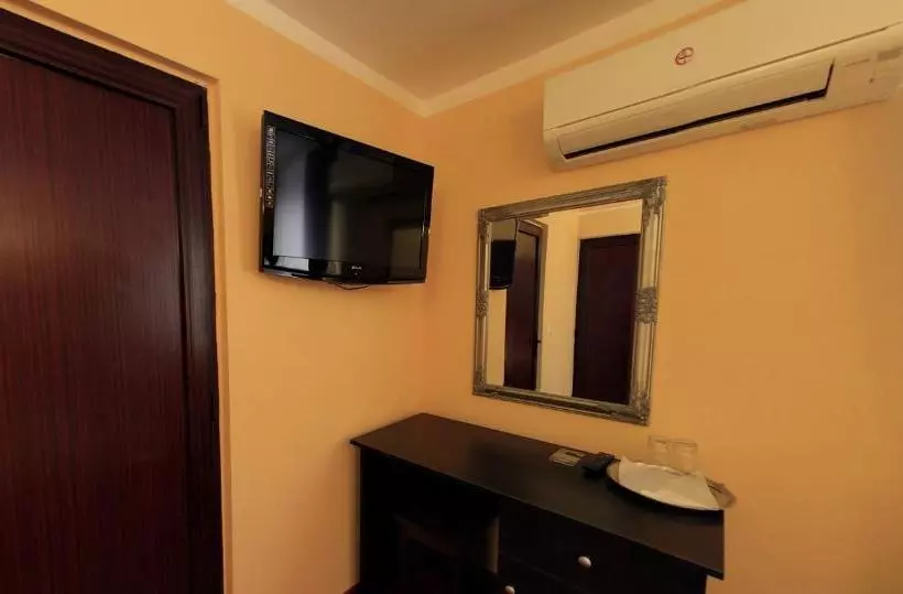 Majatalo La Storia Guest House