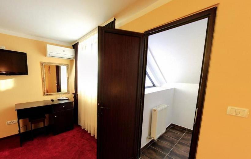 بنسيون La Storia Guest House