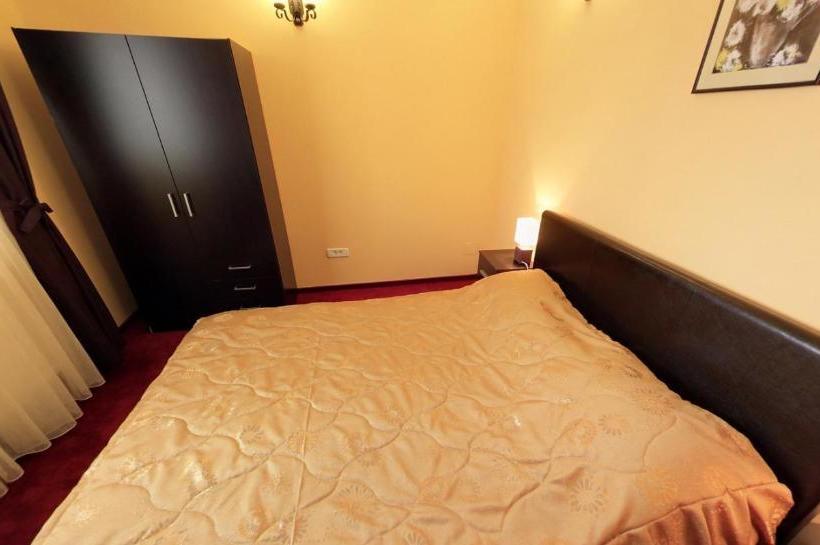 بنسيون La Storia Guest House