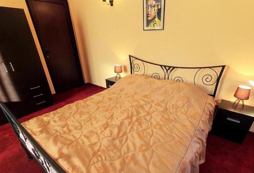 بنسيون La Storia Guest House