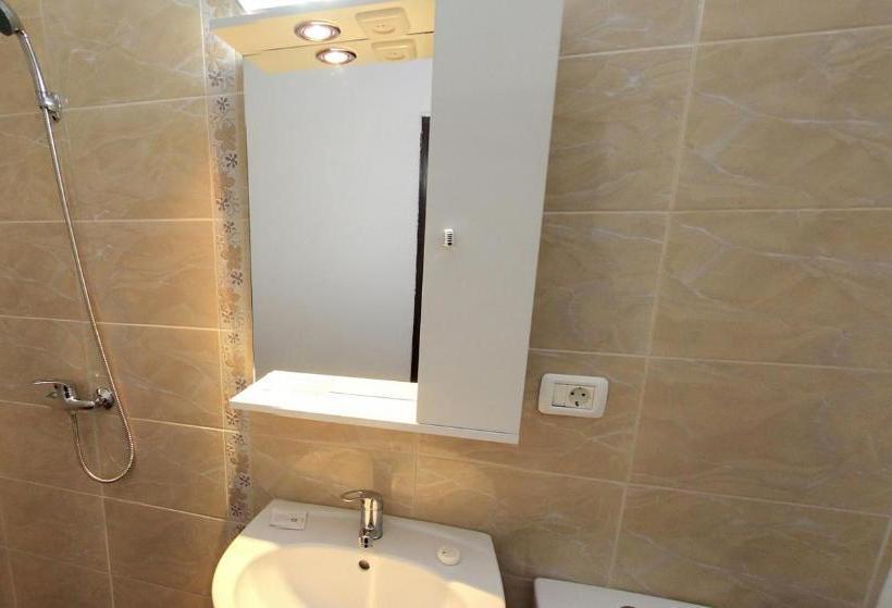 بنسيون La Storia Guest House